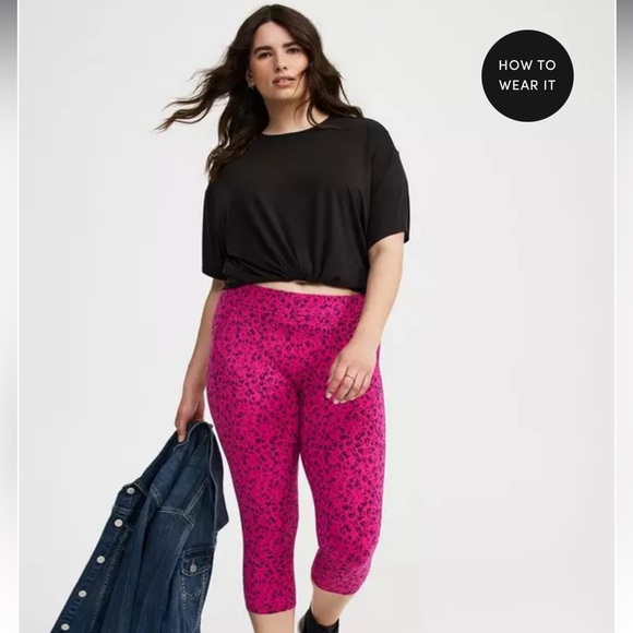 NWT Torrid’s Sandwash Crew Relaxed Tee (black) - Picture 9 of 9